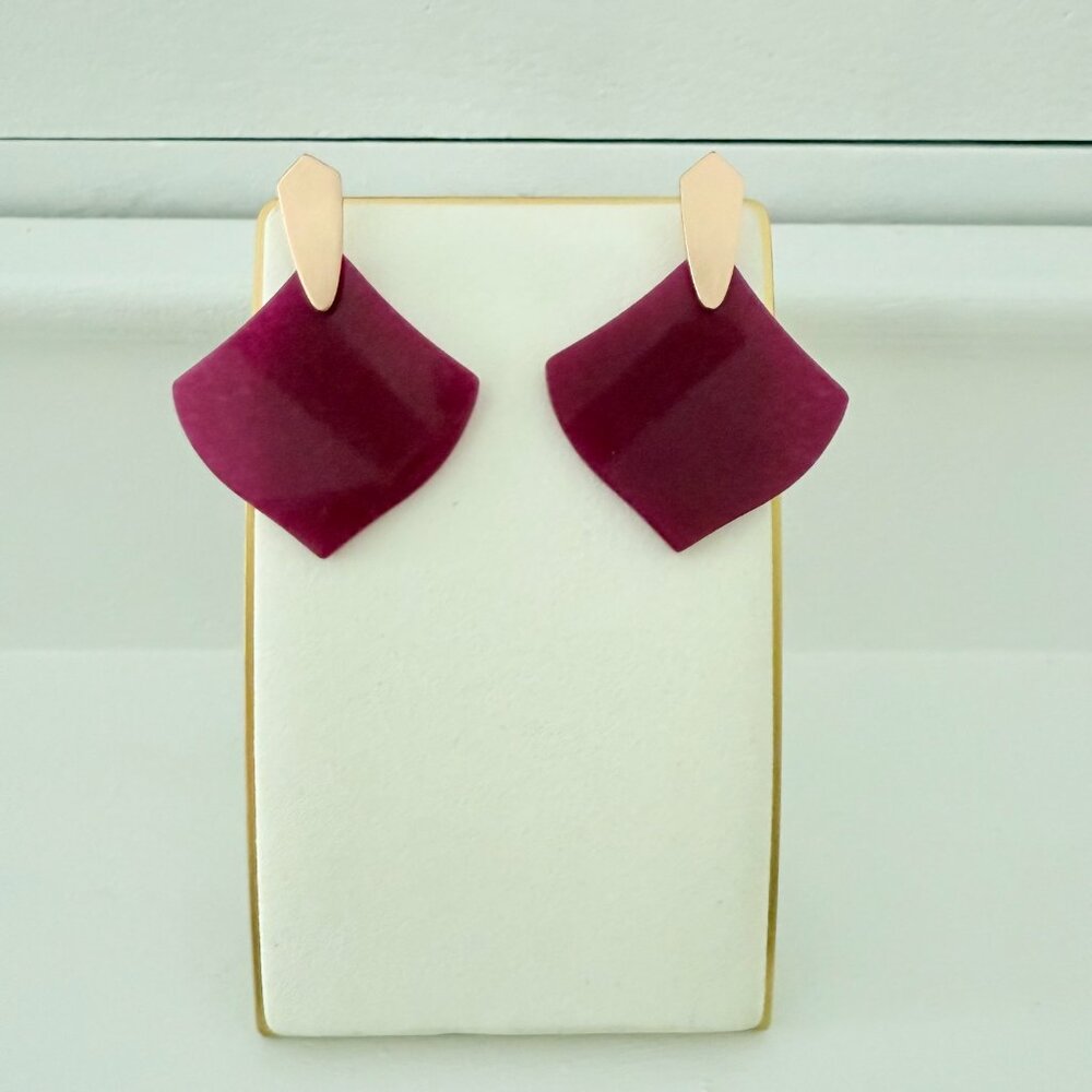 💖 Kendra Scott Bold Geometric Statement Earrings – Magenta with Gold Accents 💖 - Picture 2 of 4